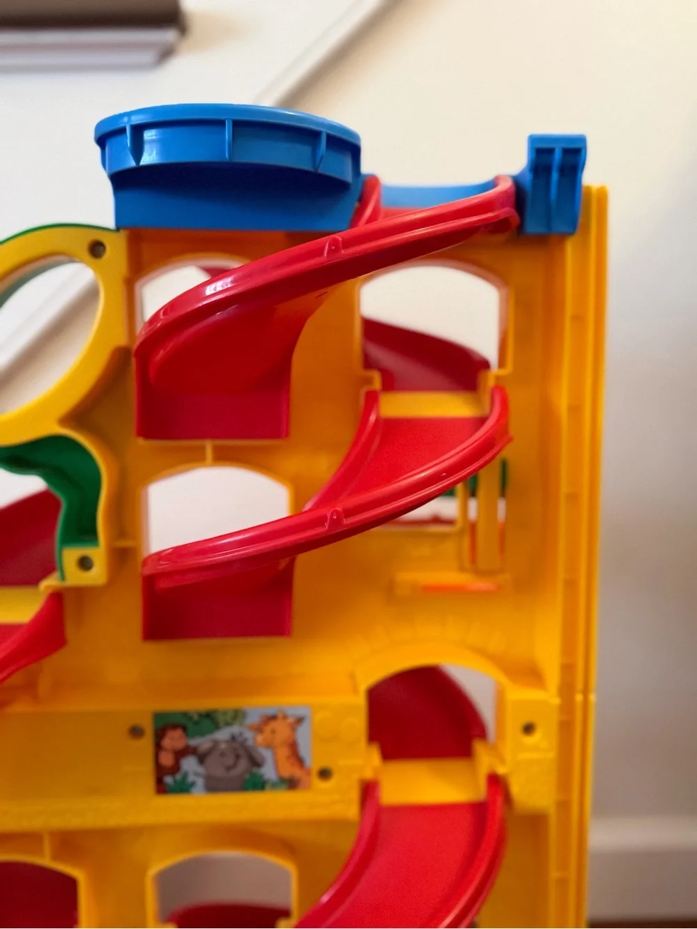 Fisher Price Little People Wheelies Stand 'n Play Rampway Garage Track 2009